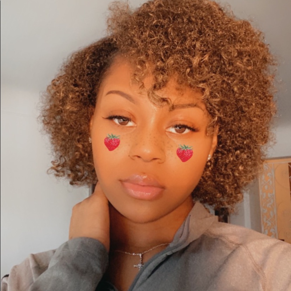 Meet your Posher, Lia